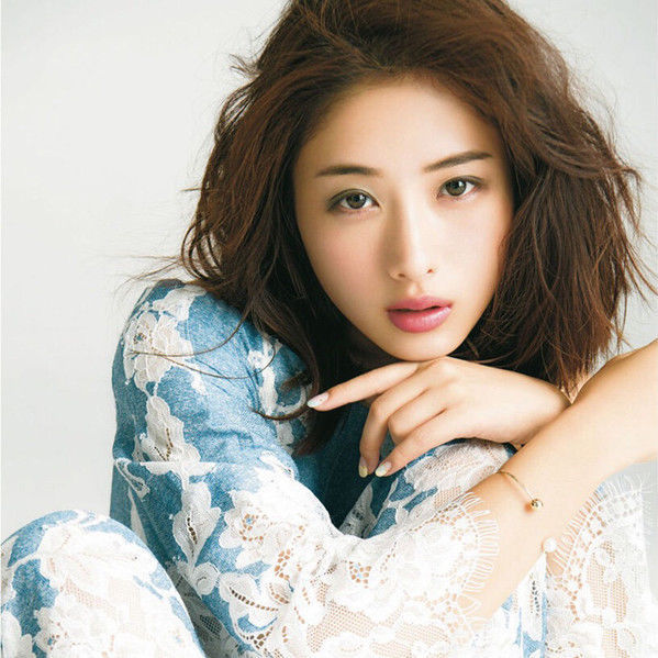 佟丽娅旧照曝光!原来她和大S一样曾经是黑肉底?连女明星遇上黝黑