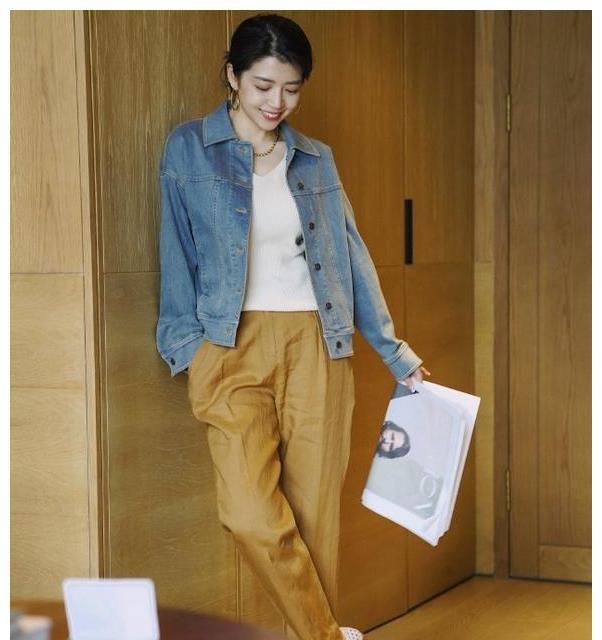  [穿衣]“三木”的穿衣搭配对你说，女性的精美从衣服裤子刚开始，休闲娱乐漂亮也高級！