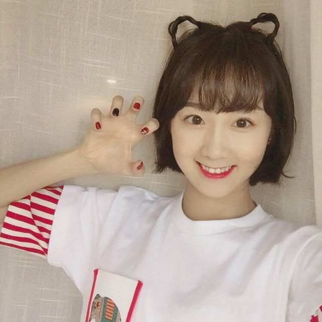 世界杯尾声，李子璇来凑热闹，下半身失踪搞的自己像个明星！