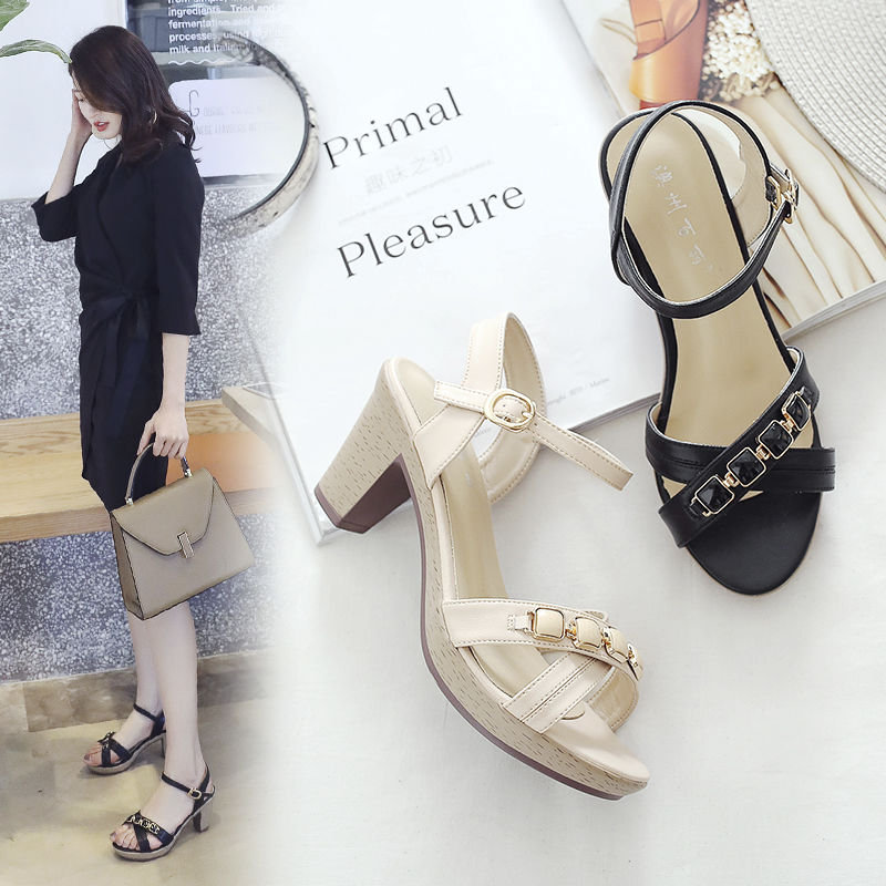 女孩穿高跟鞋一定不要太高!太伤脚 看下面，俏皮清凉又不失可爱