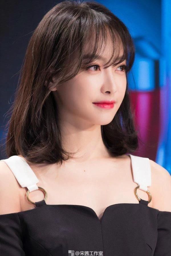 吴昕这次终于穿对了衣服，可这发型是什么鬼?