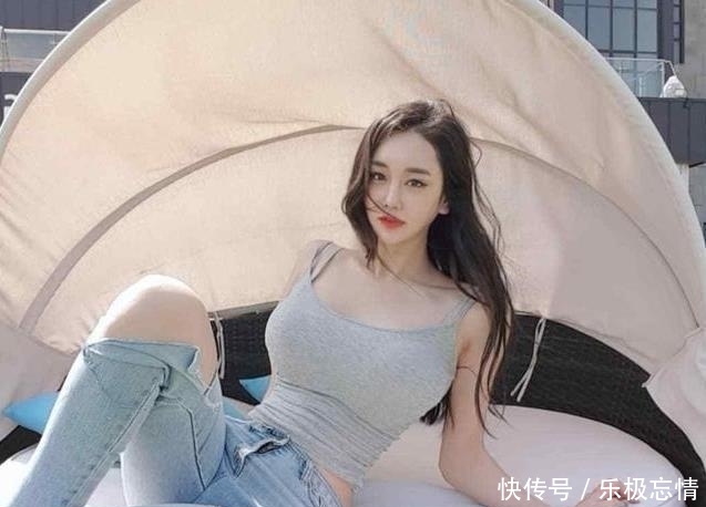「穿着」牛仔裤提升自身优雅气质,展现文艺范十足的街头女神范