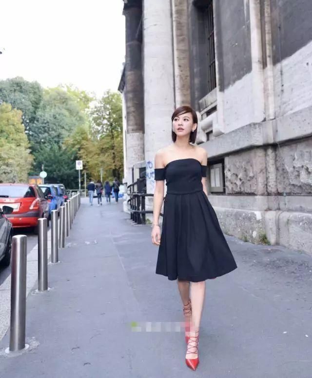 陈意涵深V裙开到肚脐了，衬托4千万的项链，网友：真的好看吗