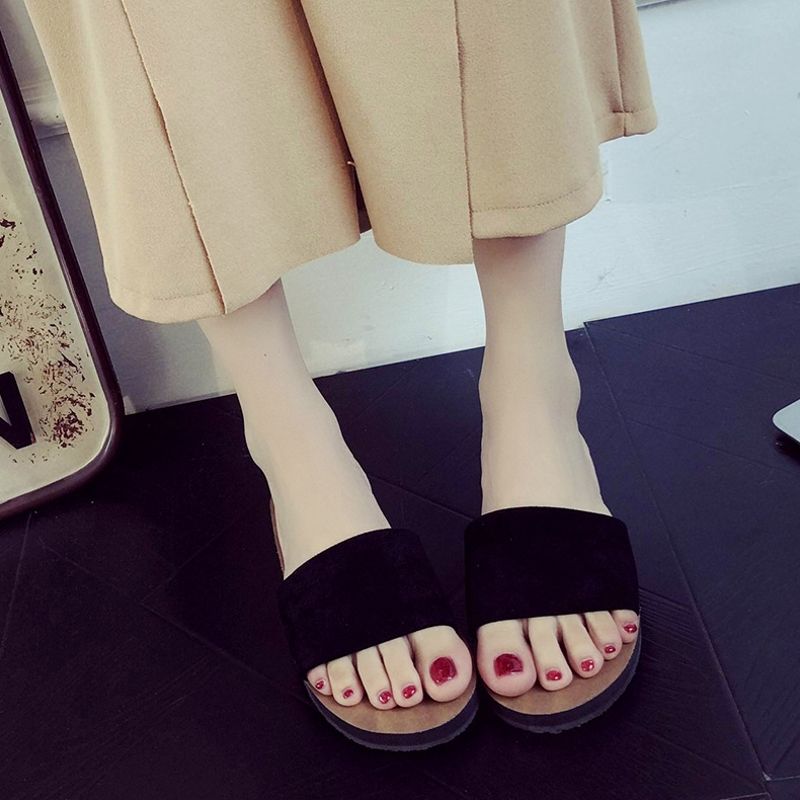 现在流行这样的凉鞋，换掉你的休闲鞋吧，越穿越有女人味