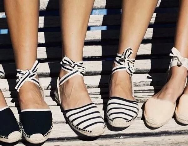 夏天除了小白鞋和猫跟鞋，更好穿的还有度假范儿的渔夫鞋