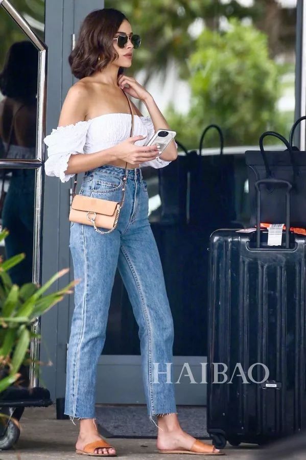 现在的女明星都流行穿这件?适合大胸妹的衣服终于有了!