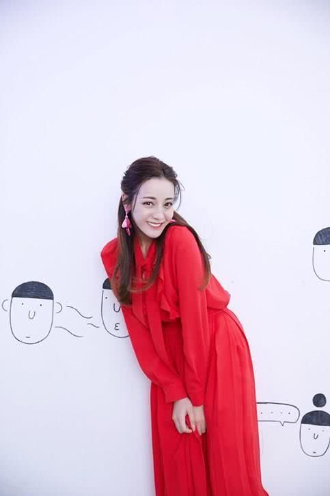 【迪丽】当红女星迪丽热巴有多美，看到照片后，网友：颜值抗打啊