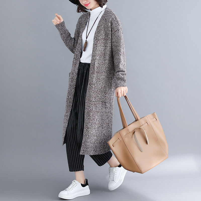 屁股大的女人，入秋别乱买，学这个女人穿开衫配七分裤，美的惊艳