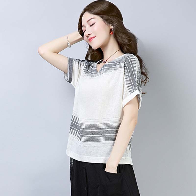 女人出街这样穿，看得让人脸红，嫩上添嫩