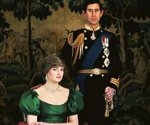 戴安娜的短发美成经典,发型从没崩过,最后一张睡觉像个瓷娃娃!