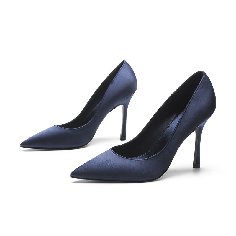 想显高哪有这么费力?今年都流行这种尖头高跟鞋，一米五也能逆袭