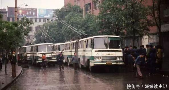 70年代，解放碑还是最高的建筑——老照片上的重庆记忆