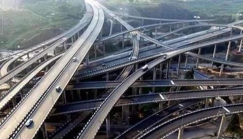  【欢迎语】世界最复杂立交桥，3D重庆都没它一半绕，走错口会开