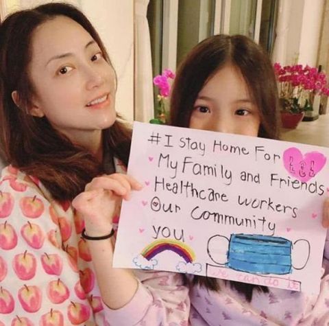  「生父」谢霆锋经纪人霍汶希罕见晒女儿，Honey越来越像妈妈，生父至今未公开