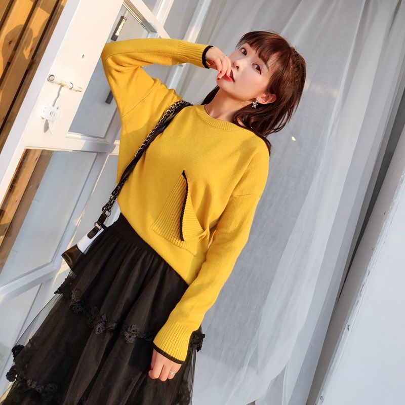 女人到了三十，别穿得太幼稚，这几款秋装小衫，显得娇小可人