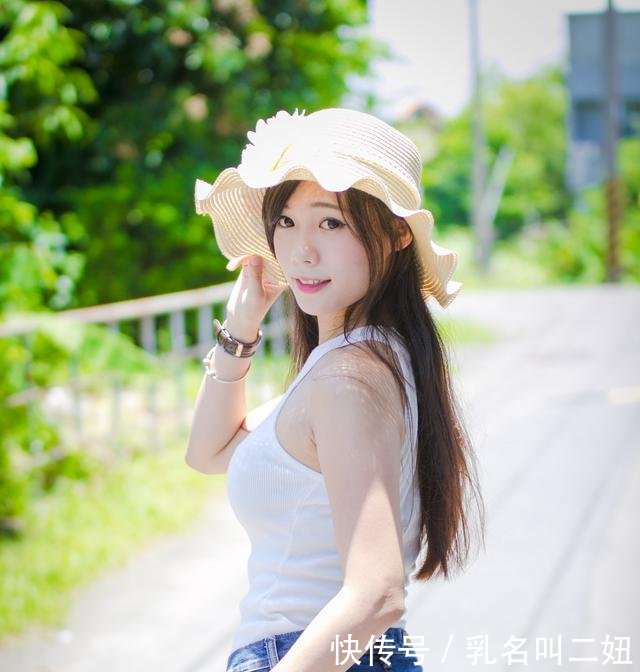 街拍气质迷人个性的美女，打死也不让女友这样穿！