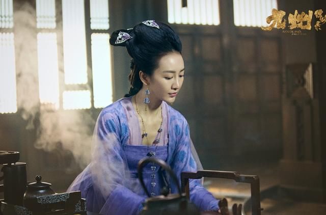 王鸥腿是真长，牛仔长裤穿成9分裤，看到鞋子，整个人都不好了