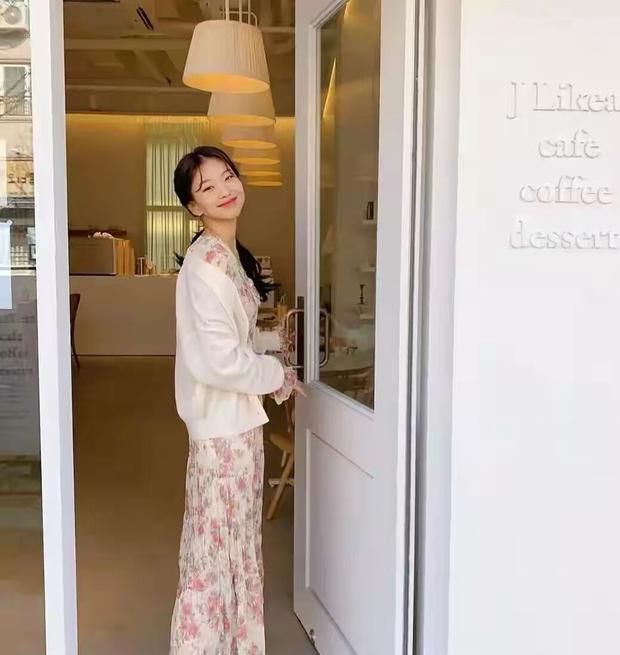 #碎花#春季不知道如何穿搭?碎花小裙子,让你可爱又迷人!
