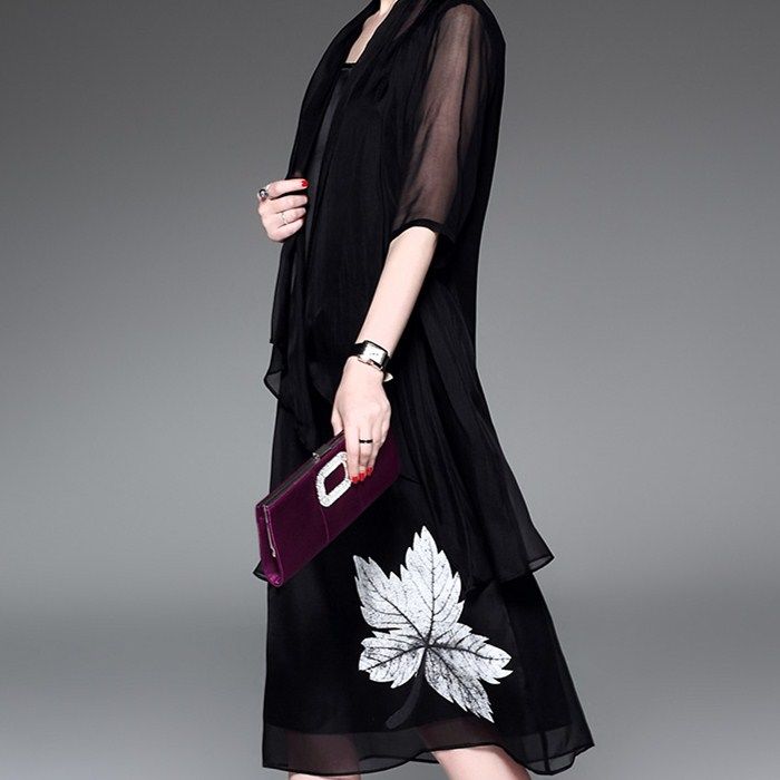 大热的天,建议40-55岁女人尽量多穿裙子,少穿裤子,洋气