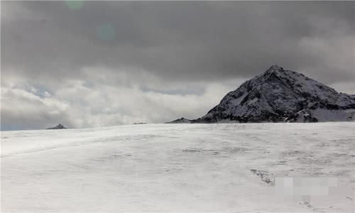 四川阿坝三奥雪山“守护神”