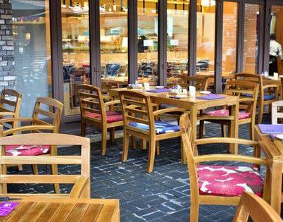 她是从夜宵店艰苦创业,到拥有几家分店的老板娘