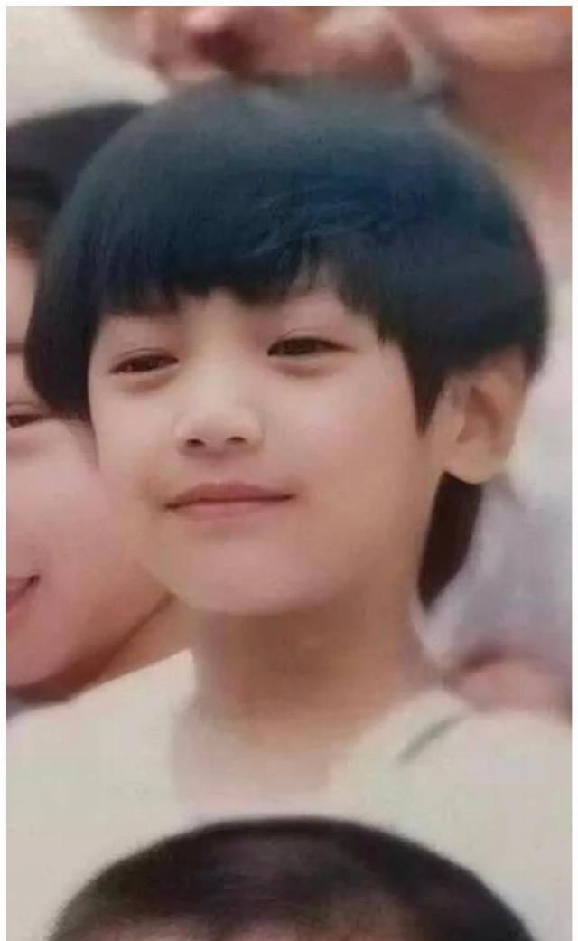  #秀气#罗云熙儿时照曝光 眉目秀气被赞自小帅到大
