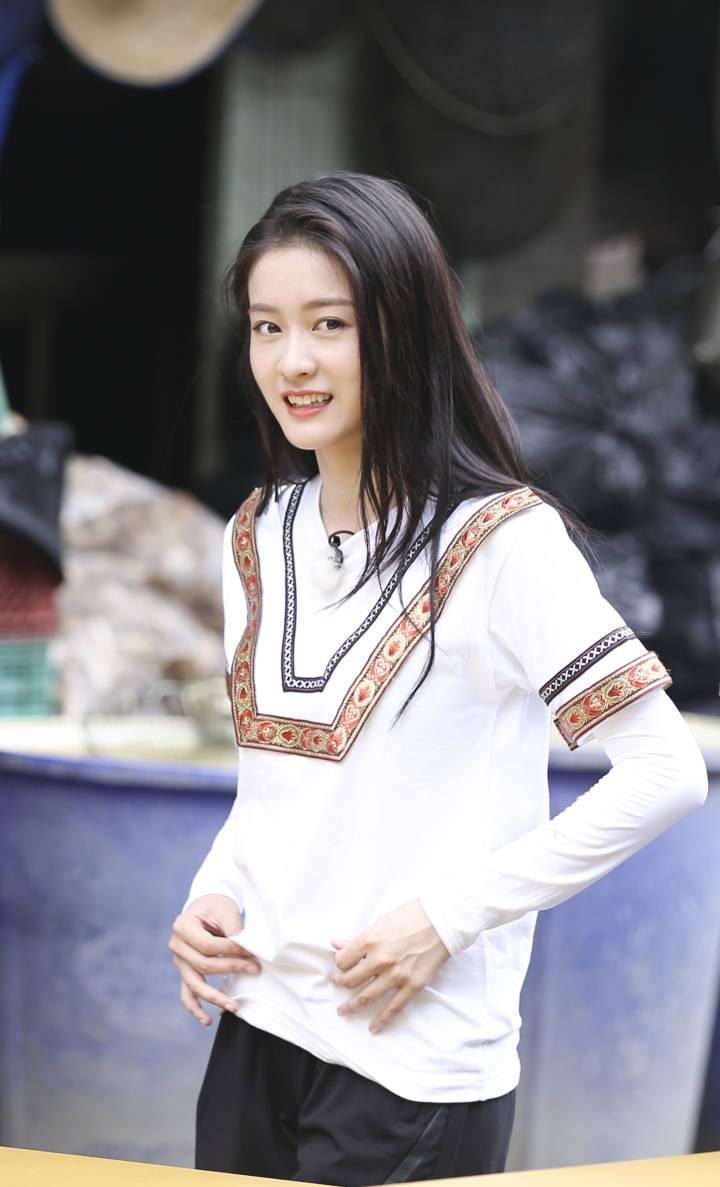 啥叫颜值高的好处，看张雪迎就知道，穿节目衣服美的让人离不开眼