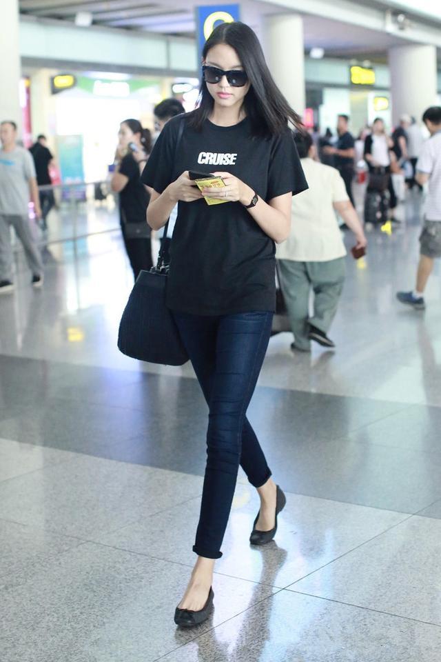 张梓琳太高了！仅仅一条牛仔裤就穿出腿长一米，网友：逼死普通人