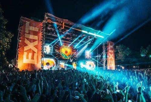 最喜欢送花的国家，饱受西方欺凌，敢于第一个向中国开放免签！