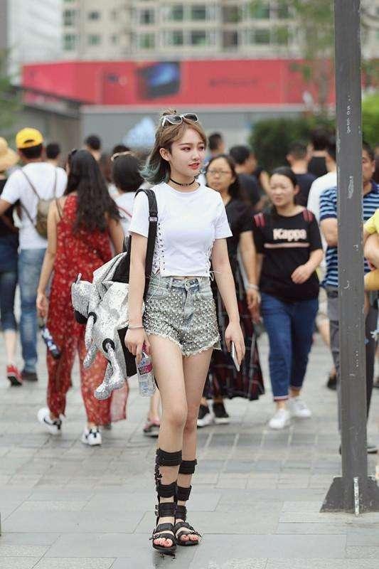 素人街拍: 清爽的衣着, 清新的美女，非常讨人喜欢！