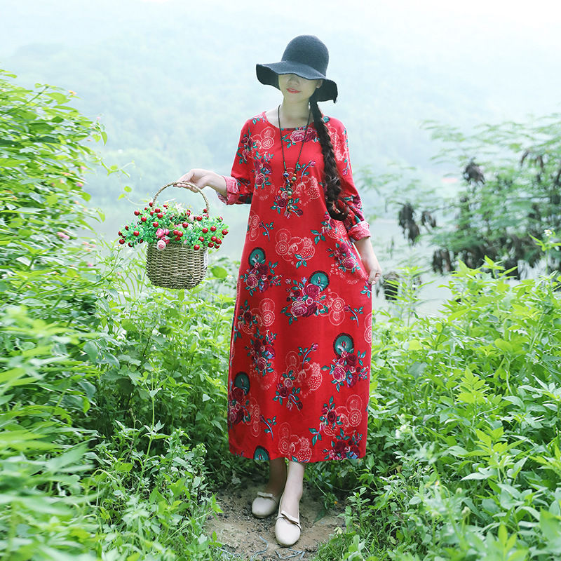 50岁的婆婆，真会打扮!都穿连衣裙和小衫，搭配高跟鞋，太美嫩