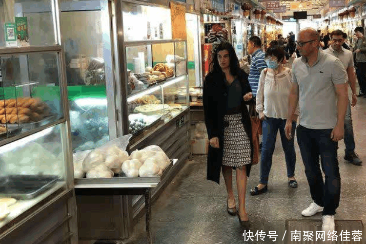 中国人又做了什么 英国游客回国后告诫朋友 不能去中国菜市场