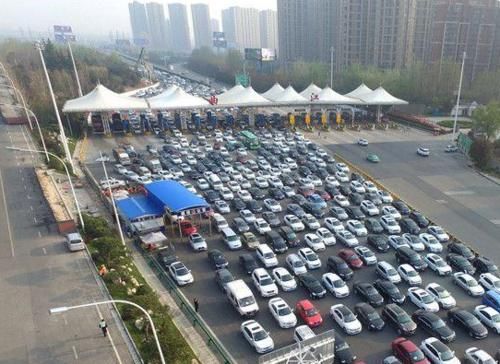  【高速】中国高速每年收费几千亿，为啥还不能免费通行？到底要