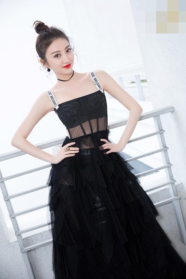 167景甜撞衫172古力娜扎,身高相差5cm,画面竟如此尴尬!