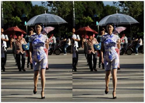 她“穿了”一件旗袍就出门，自信优雅，竟没人发现这是画上去的！