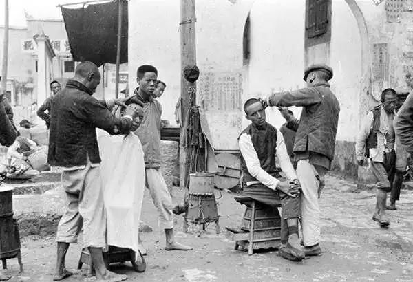 美国人在鞋盒里发现了6000张中国老照片，轰动全世界