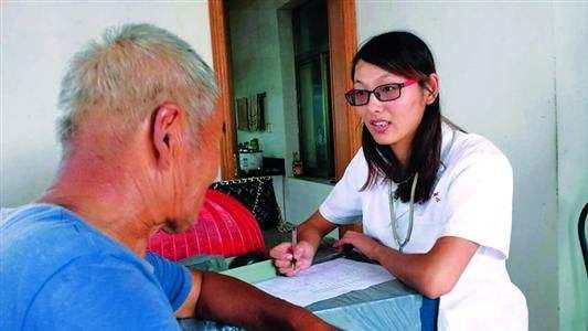 民间女中医偷偷说，药店一不值钱药膏!早晚抹!皱纹、眼袋全不找