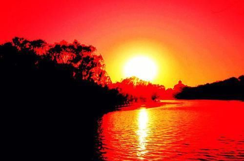 这个地方十分独特，夏天十分寒冷，冬天却很温和，吸引游客无数