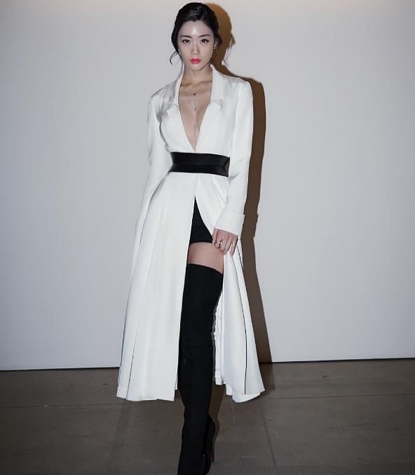 妍姿艳质、明艳动人克拉拉