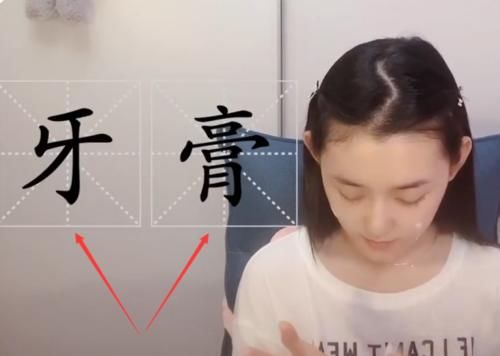  #配音#蒋依依化妆，请表哥配音，看到表哥配的字幕，这才是直男审美