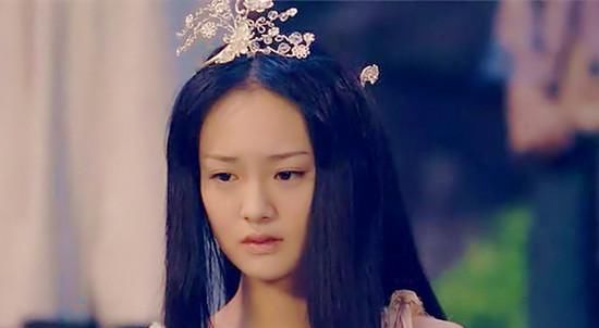 盆栽■女星头顶像盆栽植物的发饰，关晓彤、张馨予被造型设计坑，郑爽让人心痛！