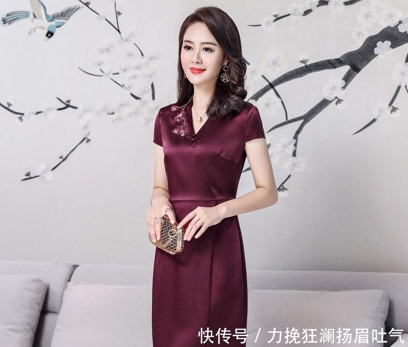 真丝|女人30以后气质再好,也要有几件真丝裙来衬托