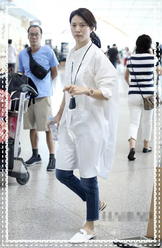 当47岁袁咏仪和63岁赵雅芝同穿白色衬衫裙，我才意识到保养重要性