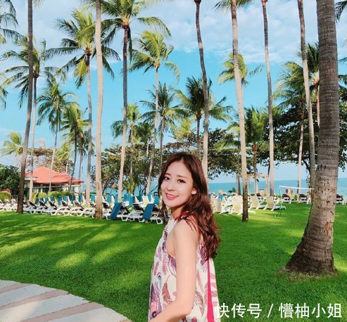 性感短裙穿搭经 大秀身材的曲线