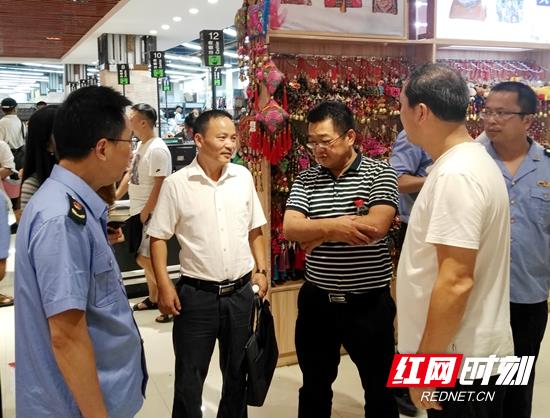 讲解包厢全面取消 武陵源区旅游团队购物场所全力配合整治