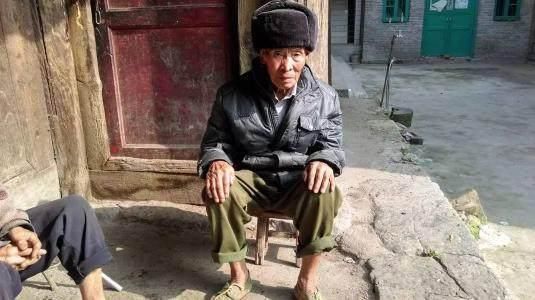 为什么60岁的农村老人还要外出打工？老农民说了3句话让人心痛！