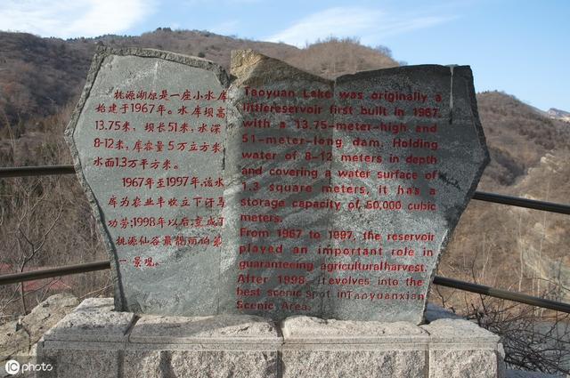 这里被称为“中国北方的攀冰胜地”，山峰雄伟，潭瀑众多