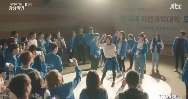 长那么好看？绝对整容了！双眼皮那么宽？是割的吧！