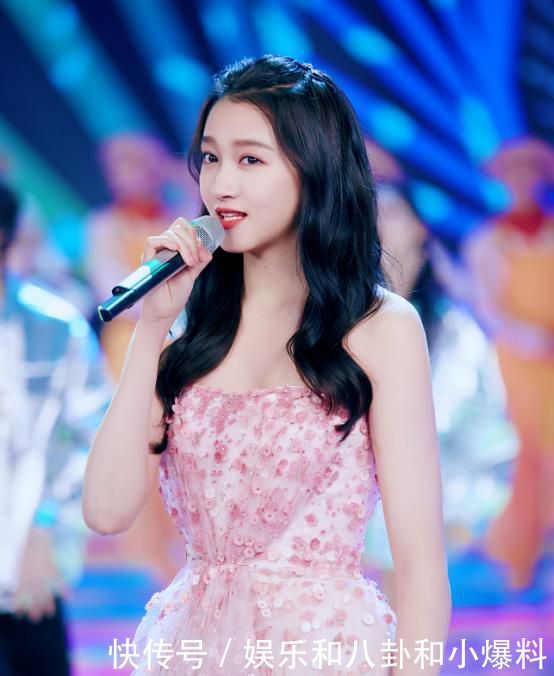 关晓彤跨年节目