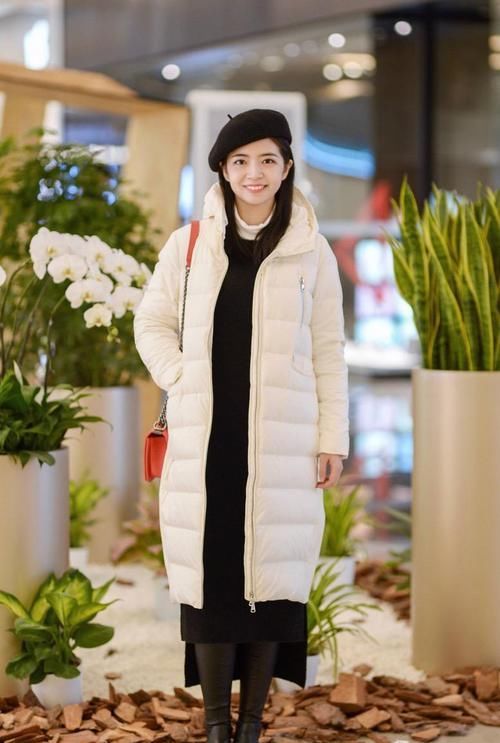  「底裤」长款羽绒服千万别配“打底裤”，学学三木博主这样穿，保暖更时髦